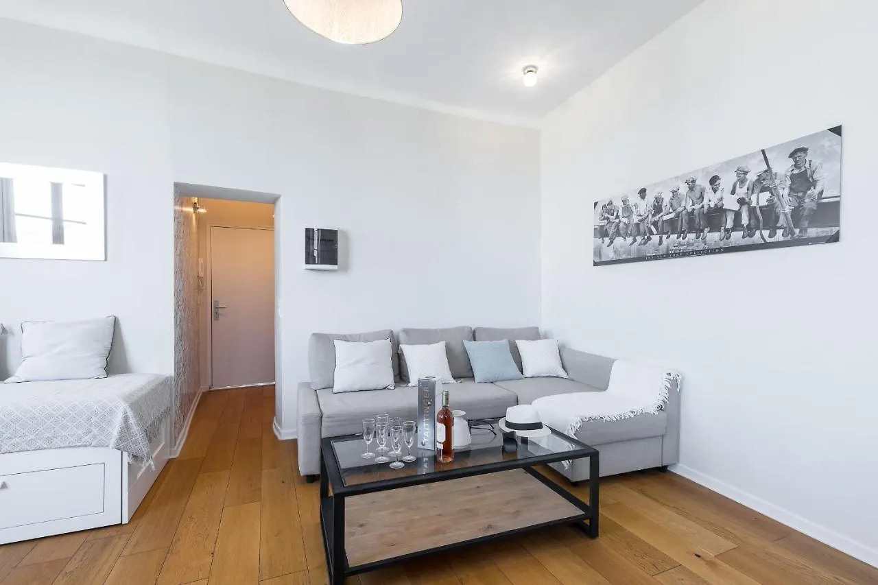 Gorgeous 1 Bdr With Gardens View In The Old Town Apartment Nice