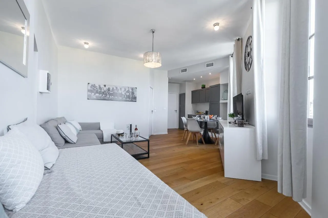 Gorgeous 1 Bdr With Gardens View In The Old Town Apartment Nice