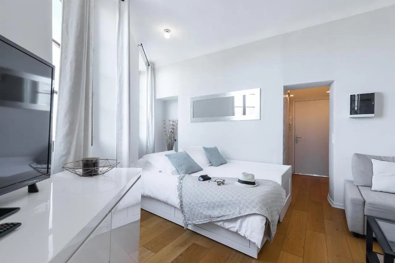Gorgeous 1 Bdr With Gardens View In The Old Town Apartment Nice France