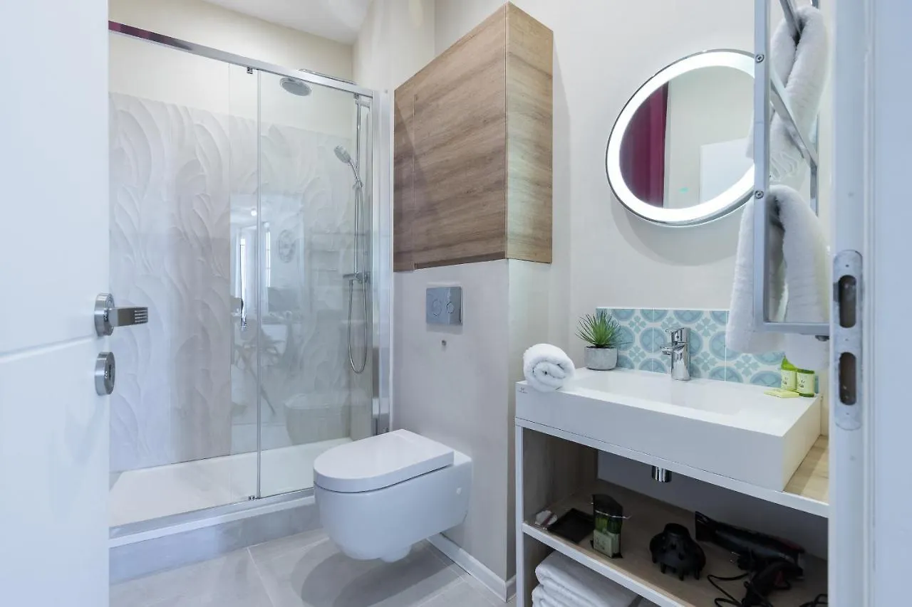 Gorgeous 1 Bdr With Gardens View In The Old Town Apartment Nice
